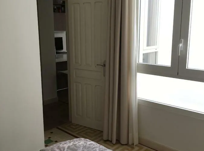 T2, Tirso De Molina, Luminoso Y Tranquilo * Севилья